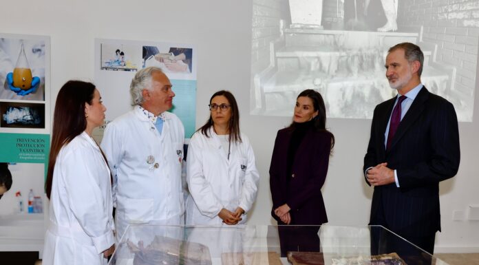 Visita de la Casa Real al proyecto SALVEM LES FOTOS